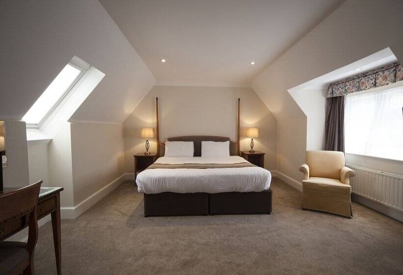 חדר סופריור, The Holt