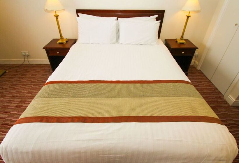 חדר סטנדרט, The Holt