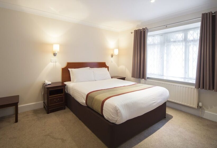 חדר סטנדרט, The Holt