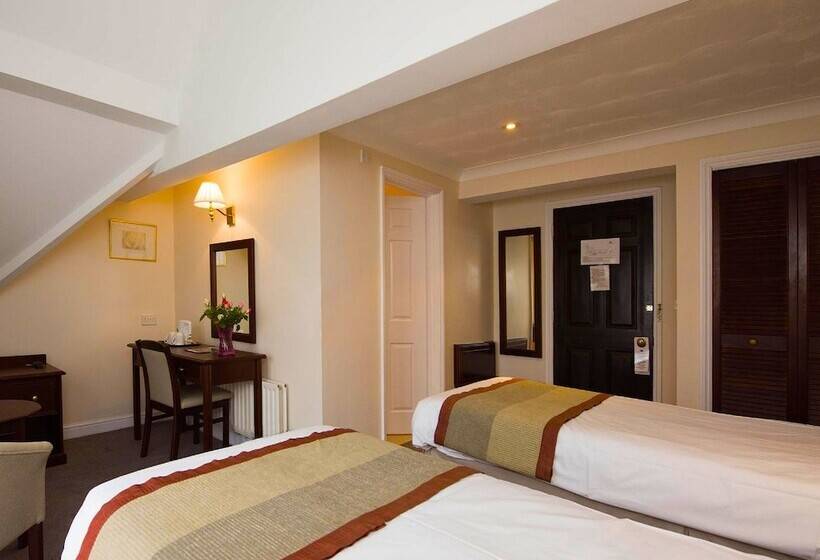 חדר סופריור, The Holt