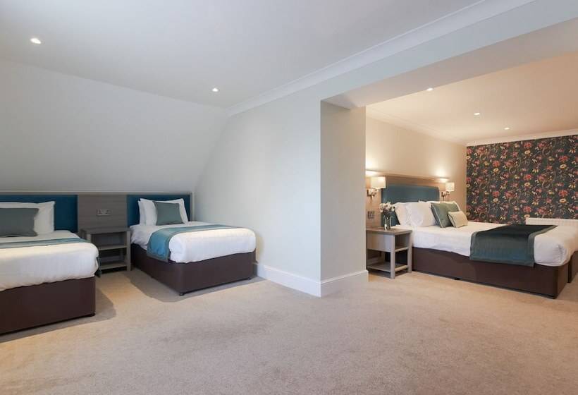 חדר משפחתי, The Holt