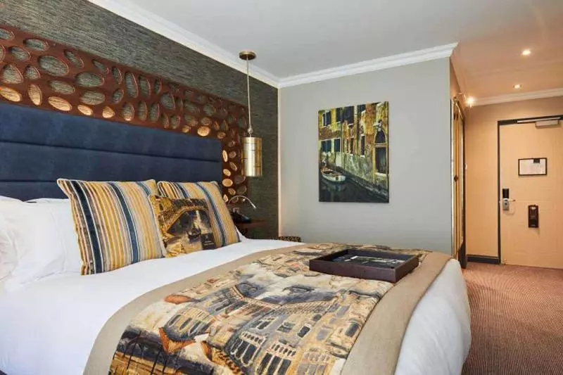 اتاق سوپریور با تخت بزرگ, Woughton House