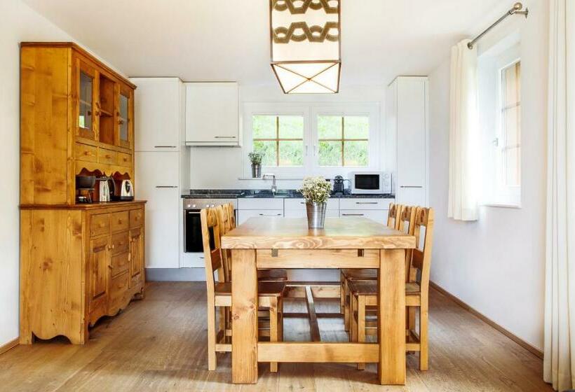 דירת שלושה חדרים, Chandolin Boutique