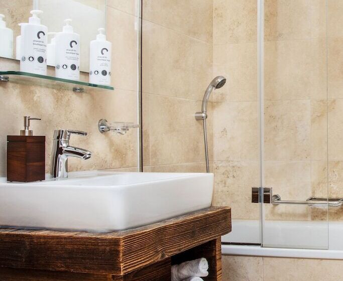 דירת שלושה חדרים, Chandolin Boutique