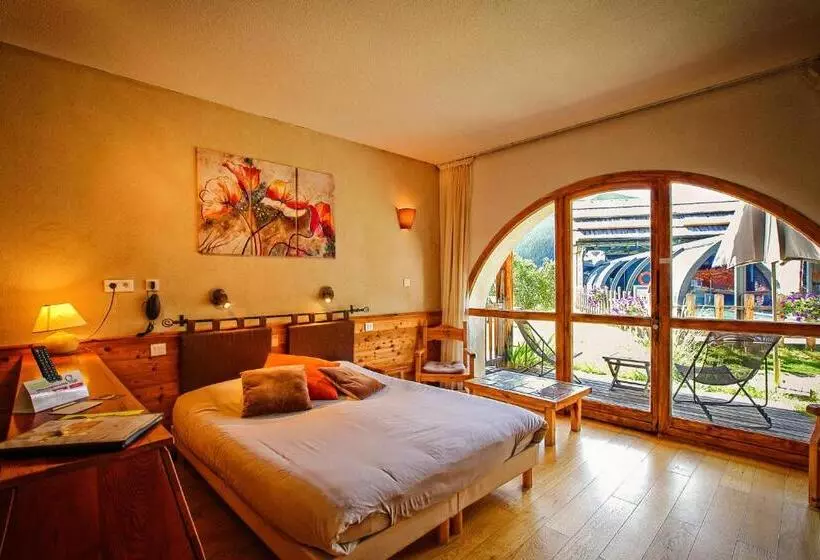 スタンダード4人部屋, Hôtel & Spa La Ferme De L'izoard