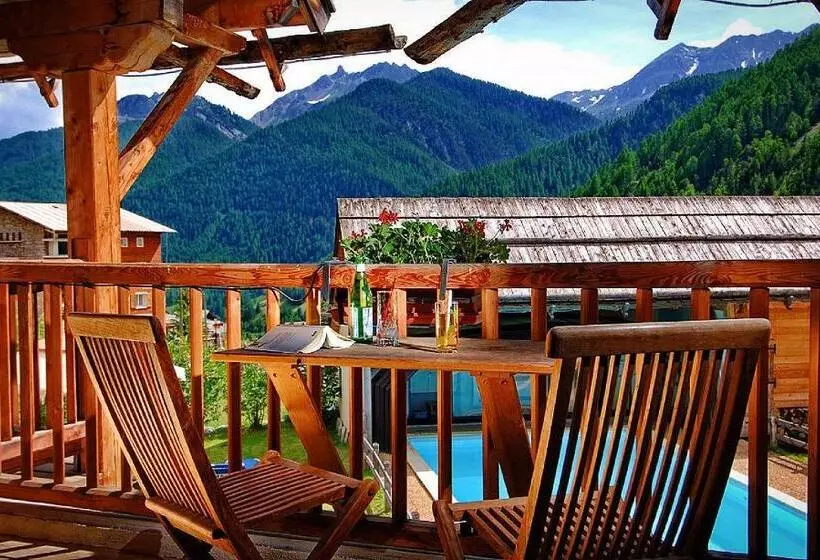スタンダード4人部屋, Hôtel & Spa La Ferme De L'izoard
