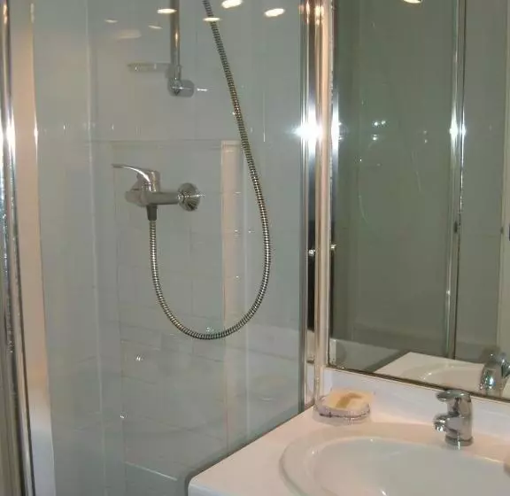 Standard Room, Le Parasol