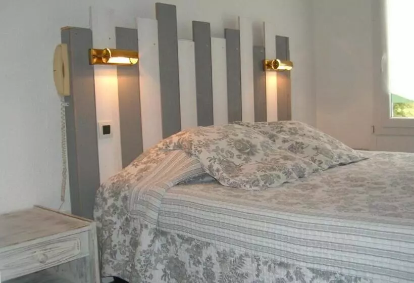 Standard Room, Le Parasol