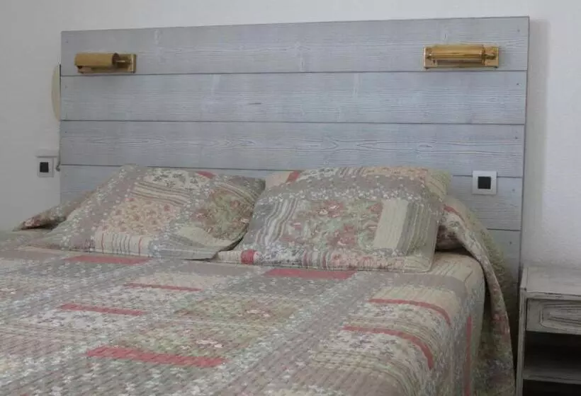 Standard Room, Le Parasol