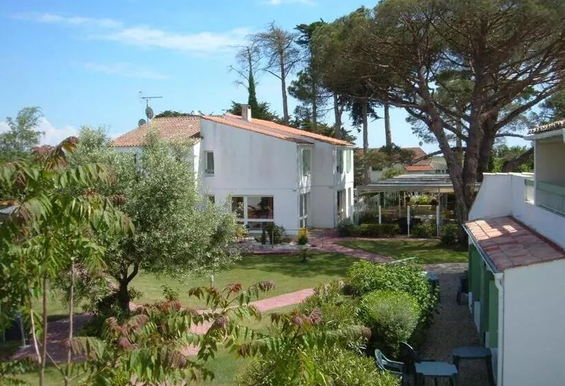 Standard Triple Room Garden View, Le Parasol