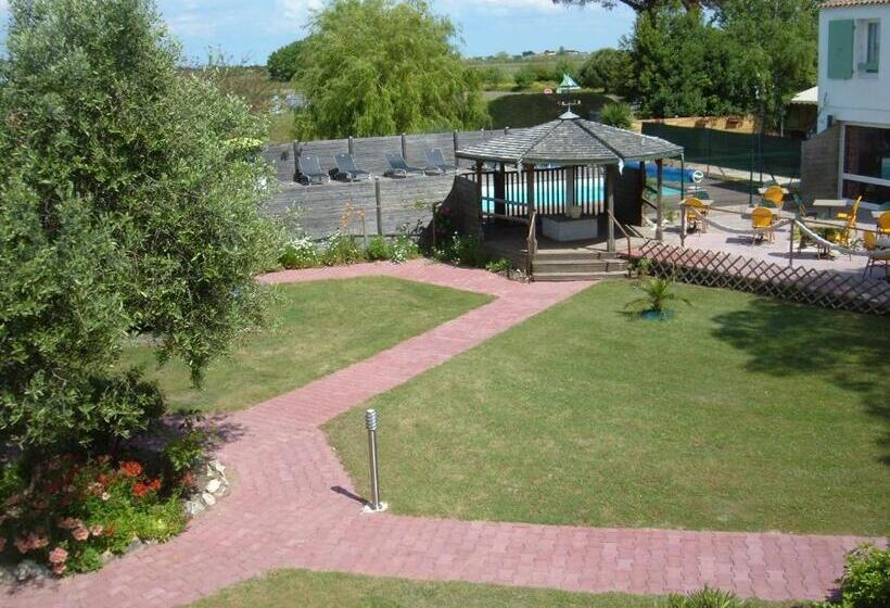 غرفة قياسية ثلاثية مطلة علي الحديقة, Le Parasol