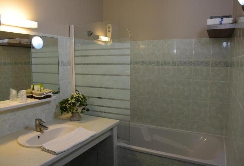 غرفة قياسية, Le Petit Relais