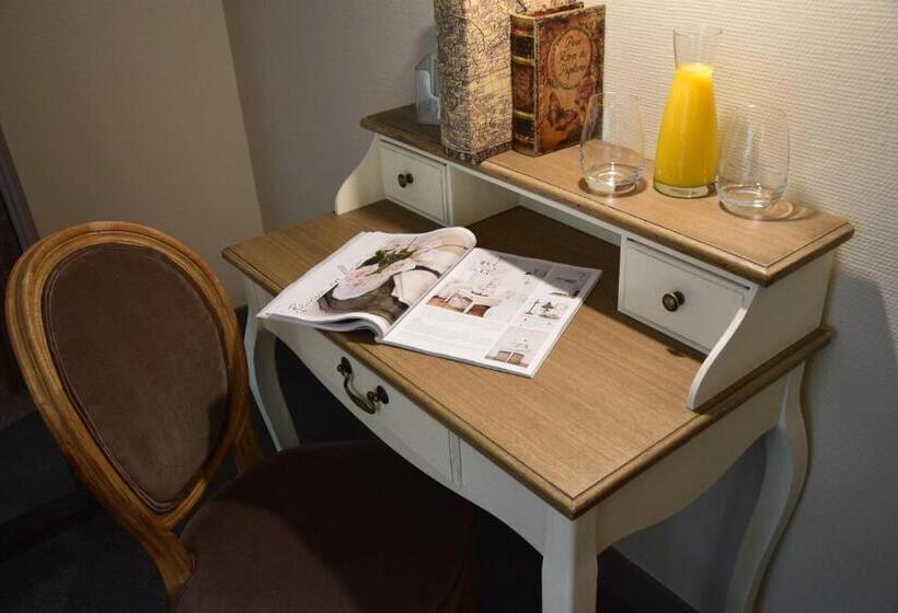 غرفة قياسية, Le Petit Relais