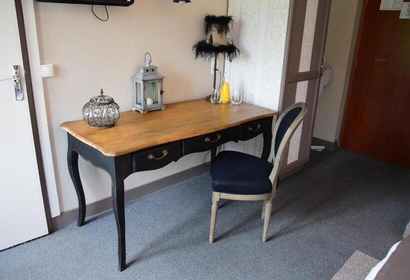 غرفة قياسية, Le Petit Relais