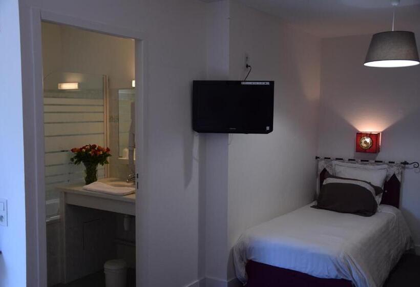 غرفة عائلية, Le Petit Relais