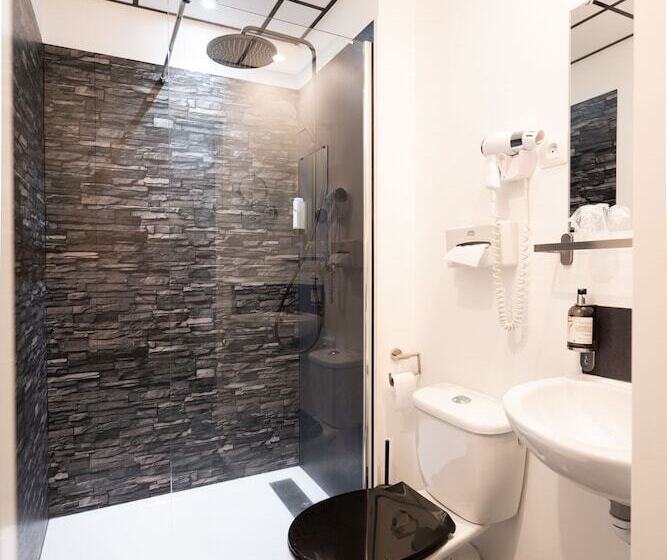 غرفة قياسية ثلاثية, Logis Central Hôtel   Restaurant & Spa