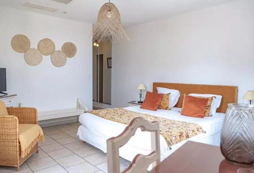 スーペリアールーム, Logis Hôtel Et Restaurant La Bastide Cabezac