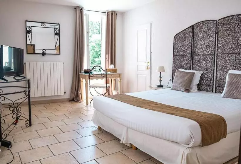 プールの見えるスーペリアルーム, Logis Hôtel Et Restaurant La Bastide Cabezac