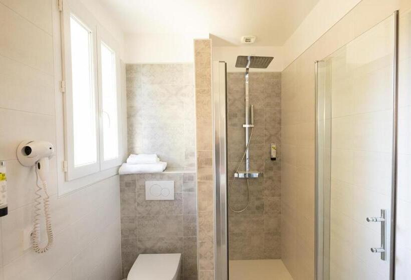 חדר משפחתי, Logis Hôtel St Sylvestre