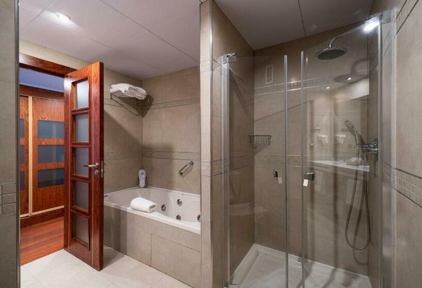 اتاق سوپریور, Ms Maestranza Málaga