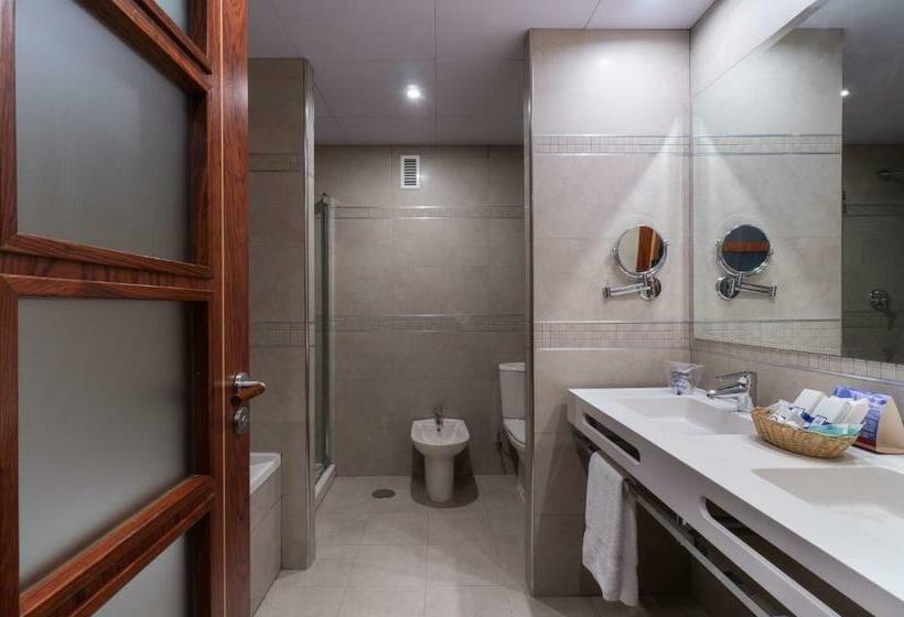 اتاق سوپریور, Ms Maestranza Málaga