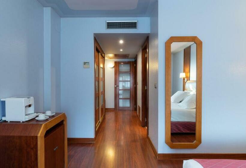 اتاق سوپریور, Ms Maestranza Málaga