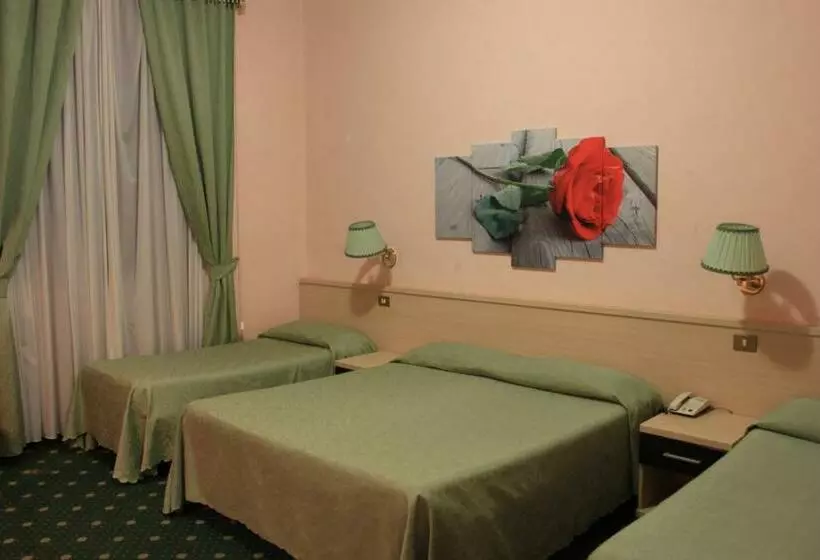 اتاق استاندارد چهار تخته, Priscilla