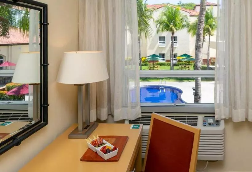 اتاق استاندارد با تخت بزرگ برای معلولان, Quality Hotel Real Aeropuerto San Salvador