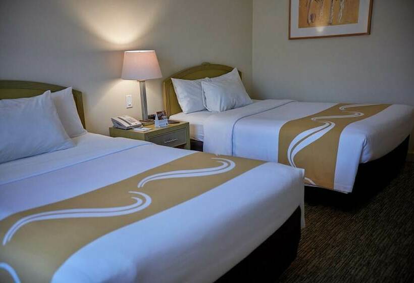 带2个双人床的标准工作室, Quality Hotel Real Aeropuerto San Salvador