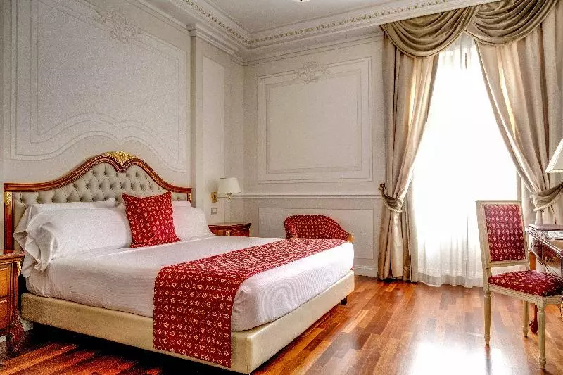 Junior Suite Vista Giardino, Rocco Forte Hotel De Russie
