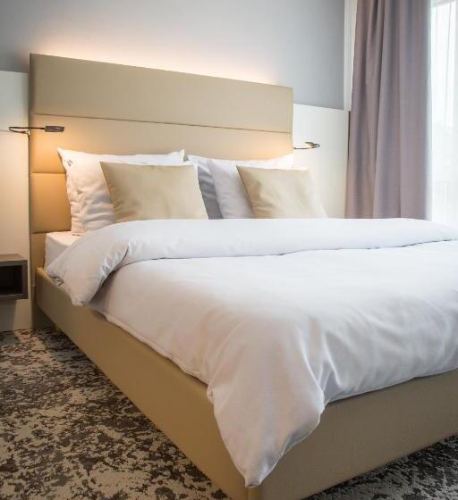 스탠다드 싱글 룸, Santo