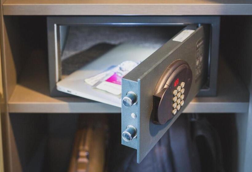 스탠다드 룸, Santo