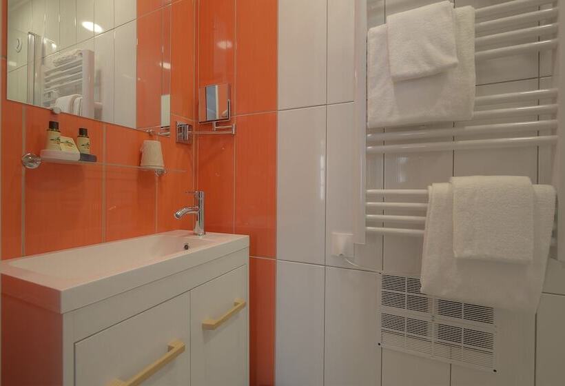 Номер Стандарт, Logis Hôtel Restaurant L Essille