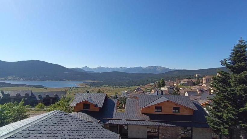 Номер Стандарт Вид на Озеро, Llaret Hotel