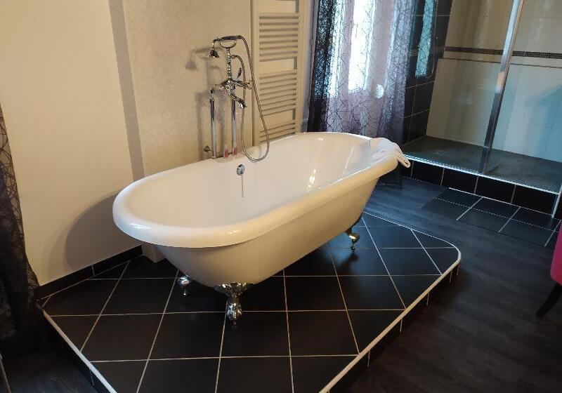 חדר דלוקס, Logis Hotel Restaurant Le Cheval Blanc