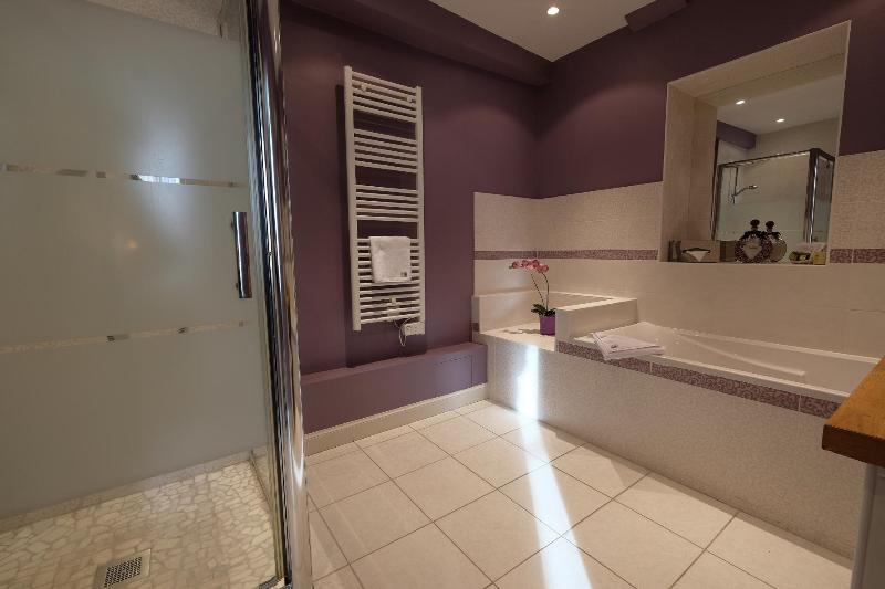 סוויטה, Logis Hotel Restaurant Le Cheval Blanc