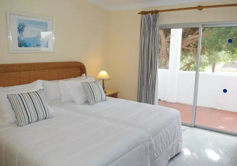 スリーベッドルーム　ヴィラ, Vale Do Garrao Villas