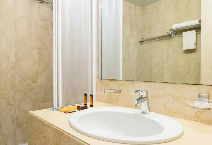 スタンダードトリプルルーム, B&b Hotel Milano Aosta