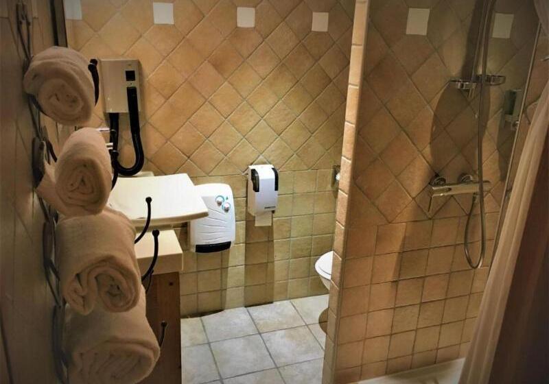 带山景的高级间, Auberge Du Manoir