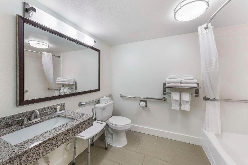 Люкс Кровать Кинг, Comfort Suites