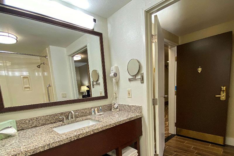 Люкс Кровать Кинг, Comfort Suites