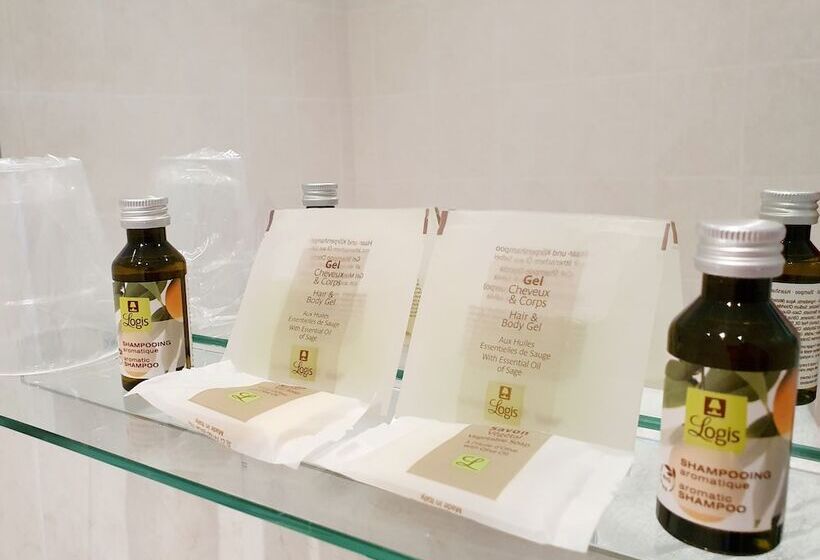 スタンダード４人部屋, Hôtel Restaurant Ferme De La Grande Cour