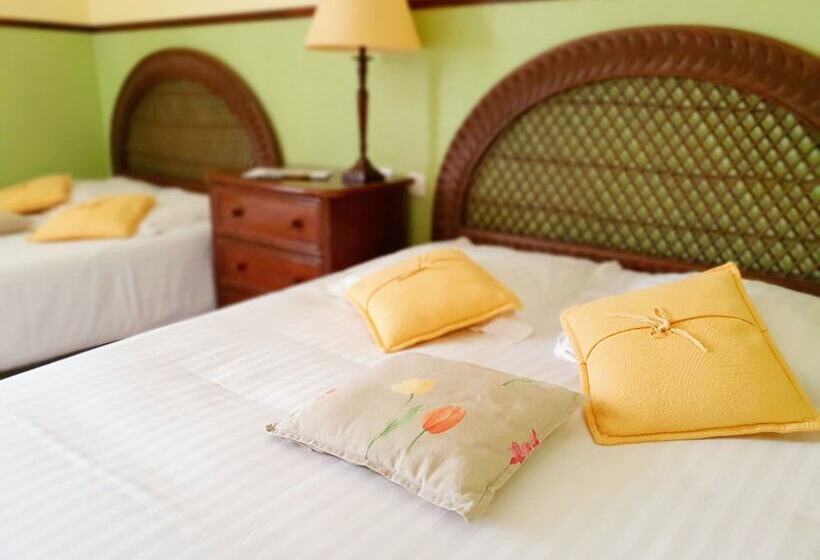 スタンダード４人部屋, Hôtel Restaurant Ferme De La Grande Cour