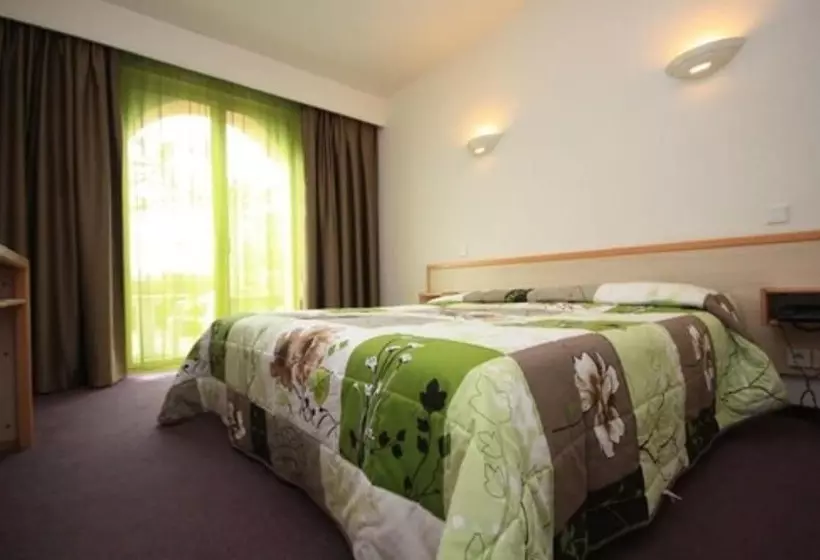 اتاق راحتی, Hôtel Astria
