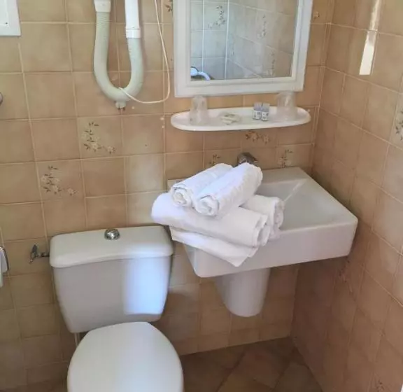 بانگلوی استاندارد, Hôtel Astria