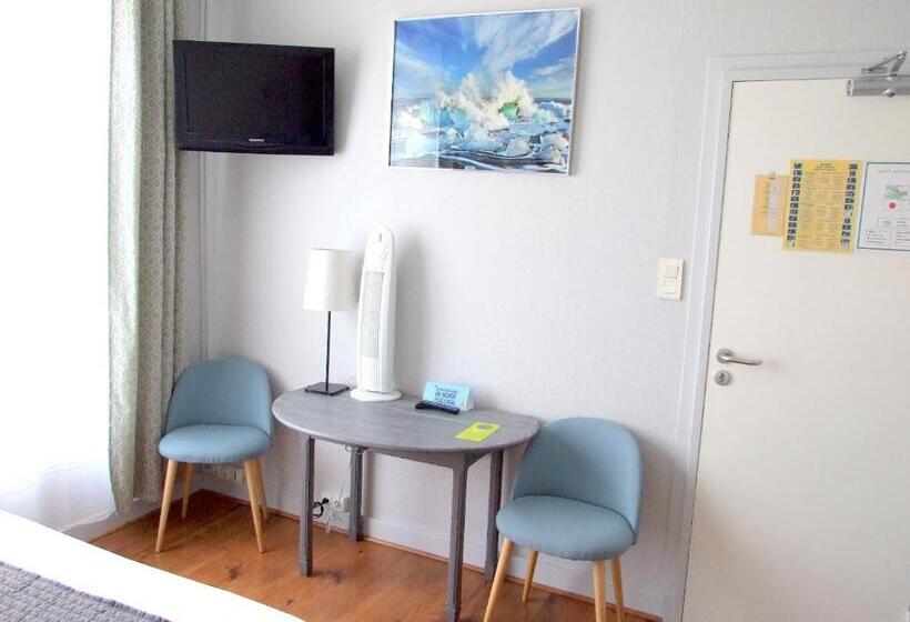 スタンダードトリプルルーム, Logis Hotel L Occitan 2 étoiles