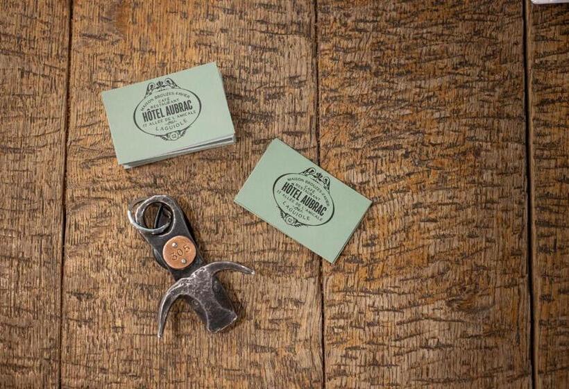 스탠다드 룸 킹사이즈 침대, Hôtel Restaurant Logis L Aubrac Laguiole