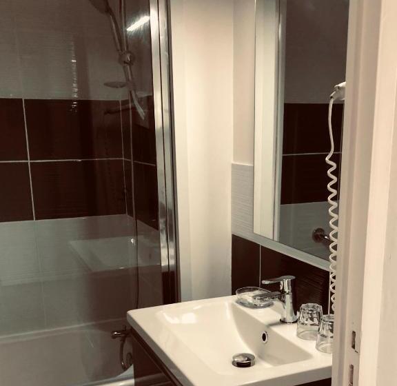 غرفة عائلية, Le Cheval Blanc