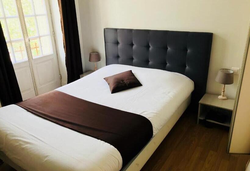 غرفة عائلية, Le Cheval Blanc