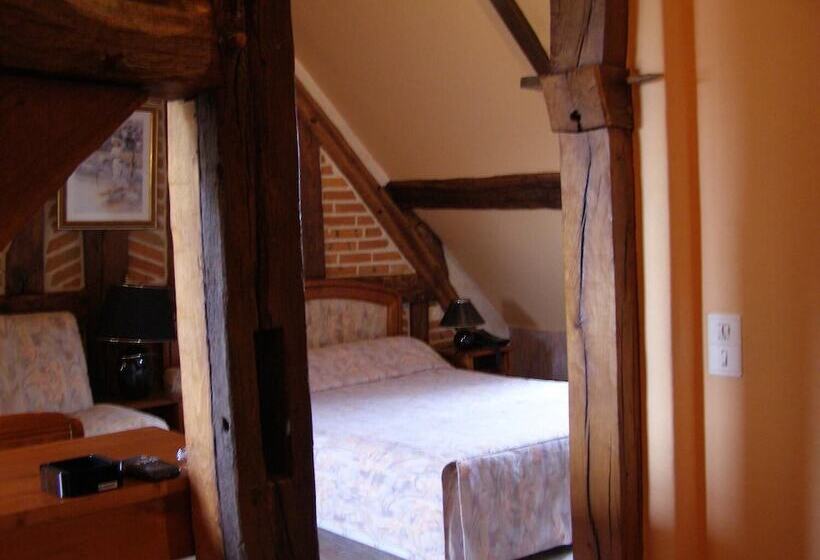 חדר סטנדרט לשלושה, Logis Auberge A La Tete De Lard